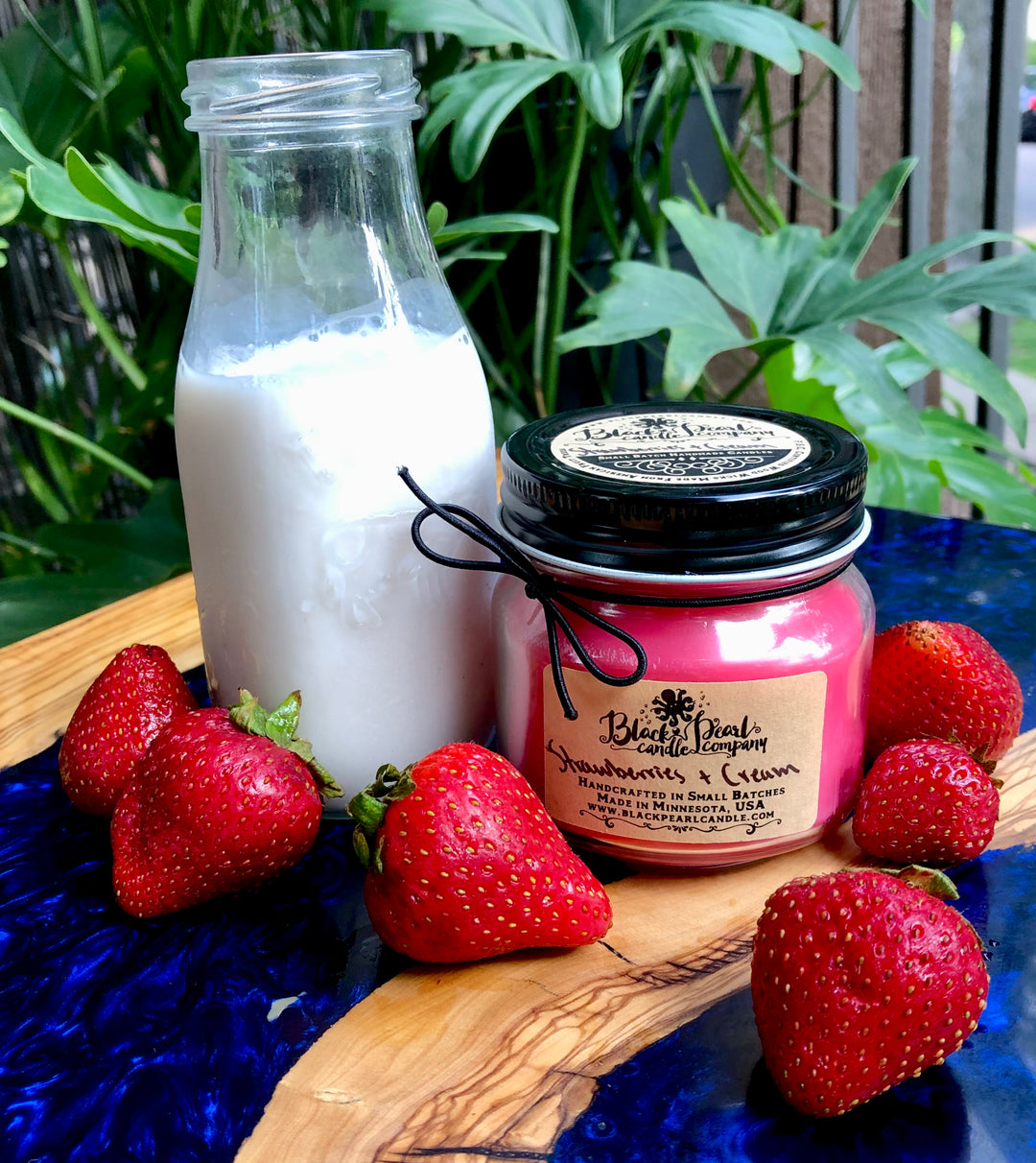 Strawberries & Cream – 8 oz Candle with Wood Wick – Sweet Summer Scent